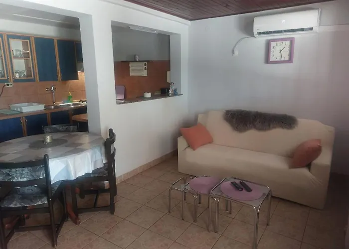 Apartamento Sandra 1 *