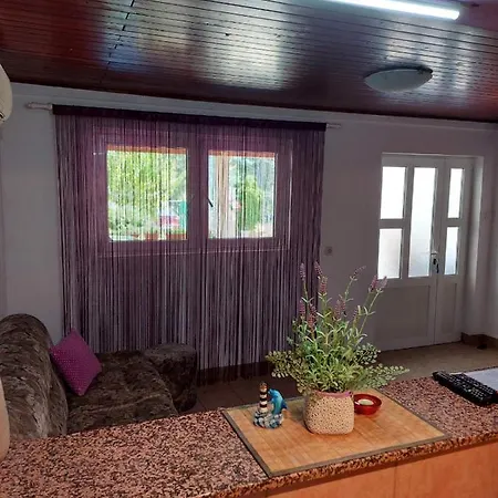 Апартаменты Sandra 1 *