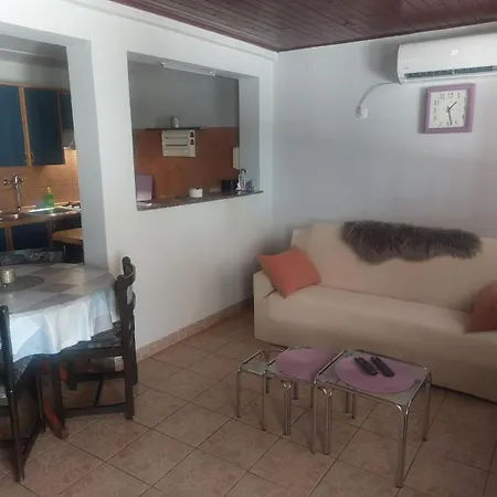 Апартаменты Sandra 1 *