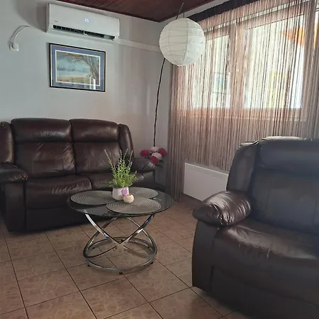 Apartman Sandra 1 *
